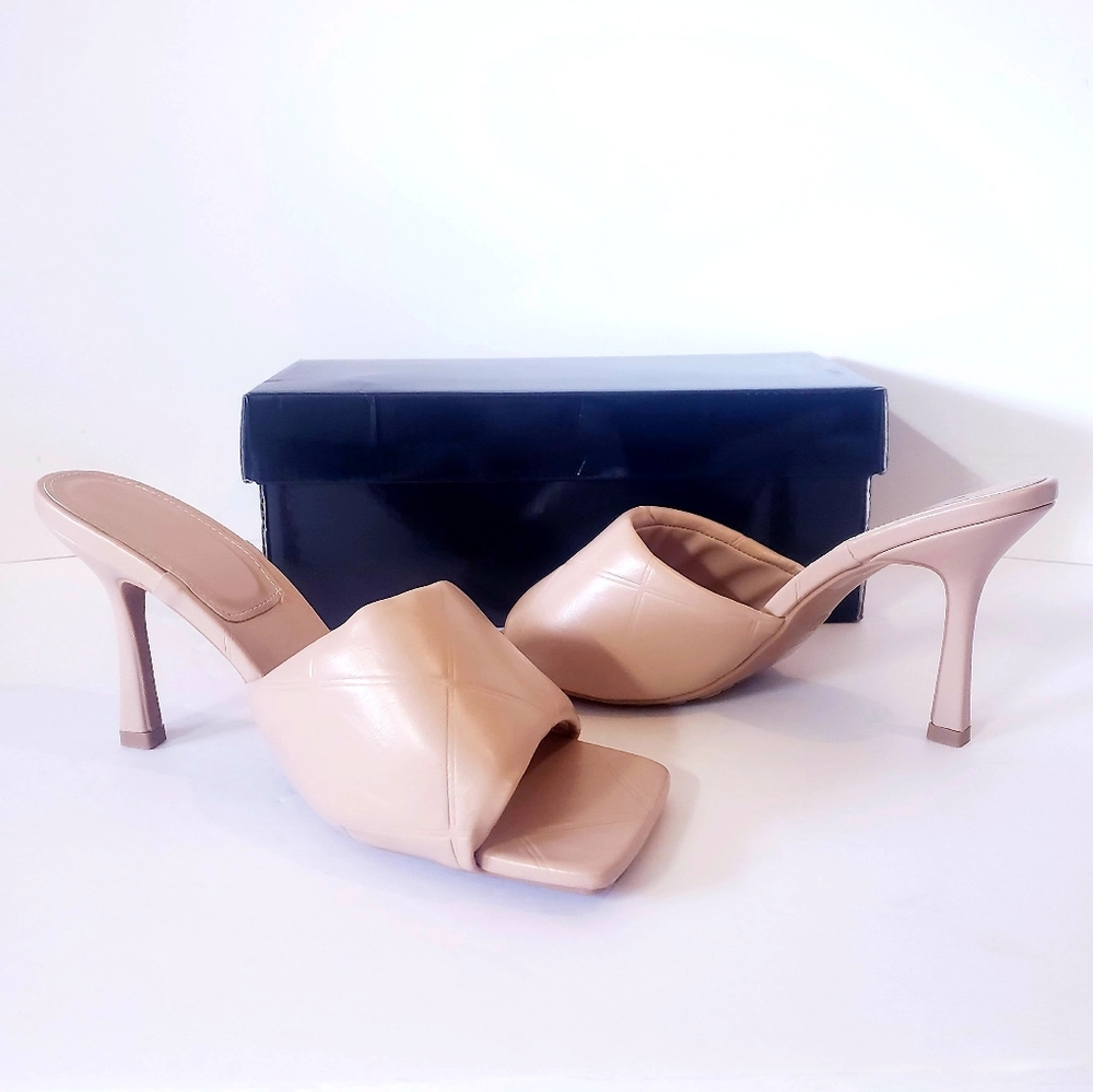 Nude Quilted Slip On Heels NIB - Picture 2 of 7